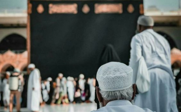 Jangan Minder Saat Menjadi Orang Biasa, Karena Allah Tak Melihat Apapun Darimu Kecuali Taqwa