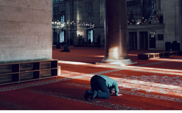 Rahasia Khusyuk dalam Shalat Lima Waktu