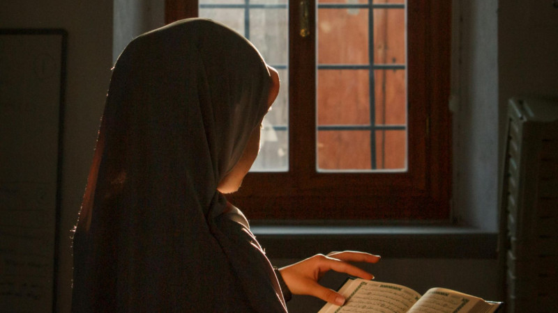 Hikmah di Balik Perintah Menutup Aurat