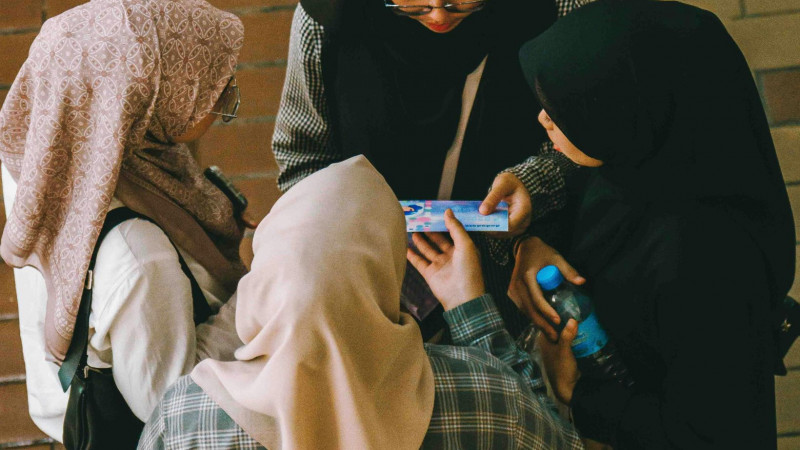 Menghindari Riya dalam Beribadah dan Bersosial